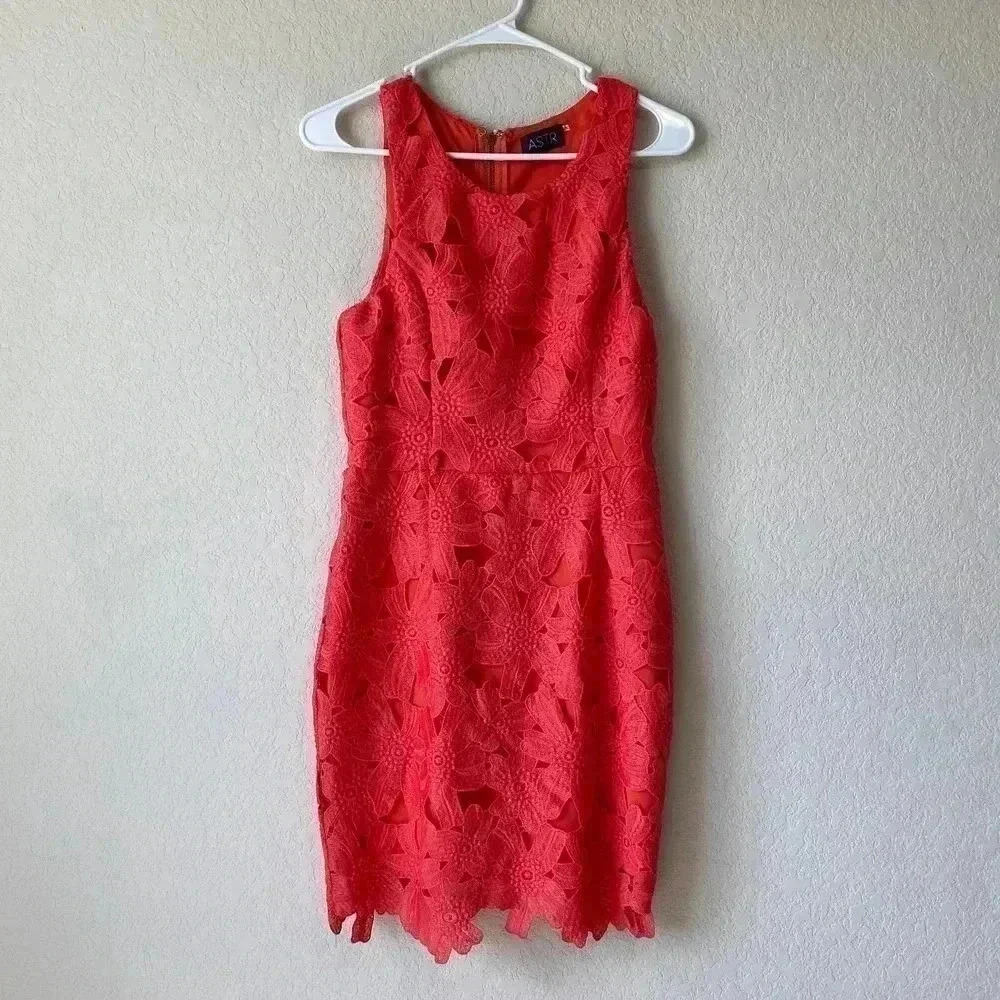 ASTR The Label Coral Floral Eyelett Dress Women Lace Strapless Mini.